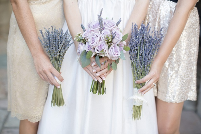 bó hoa cầm tay lavender